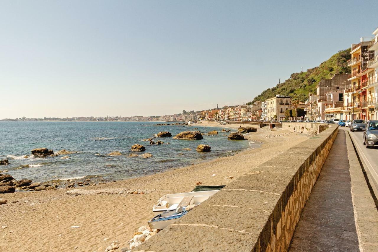 Seaview Terrace Sunny Apartment Giardini Naxos Bagian luar foto